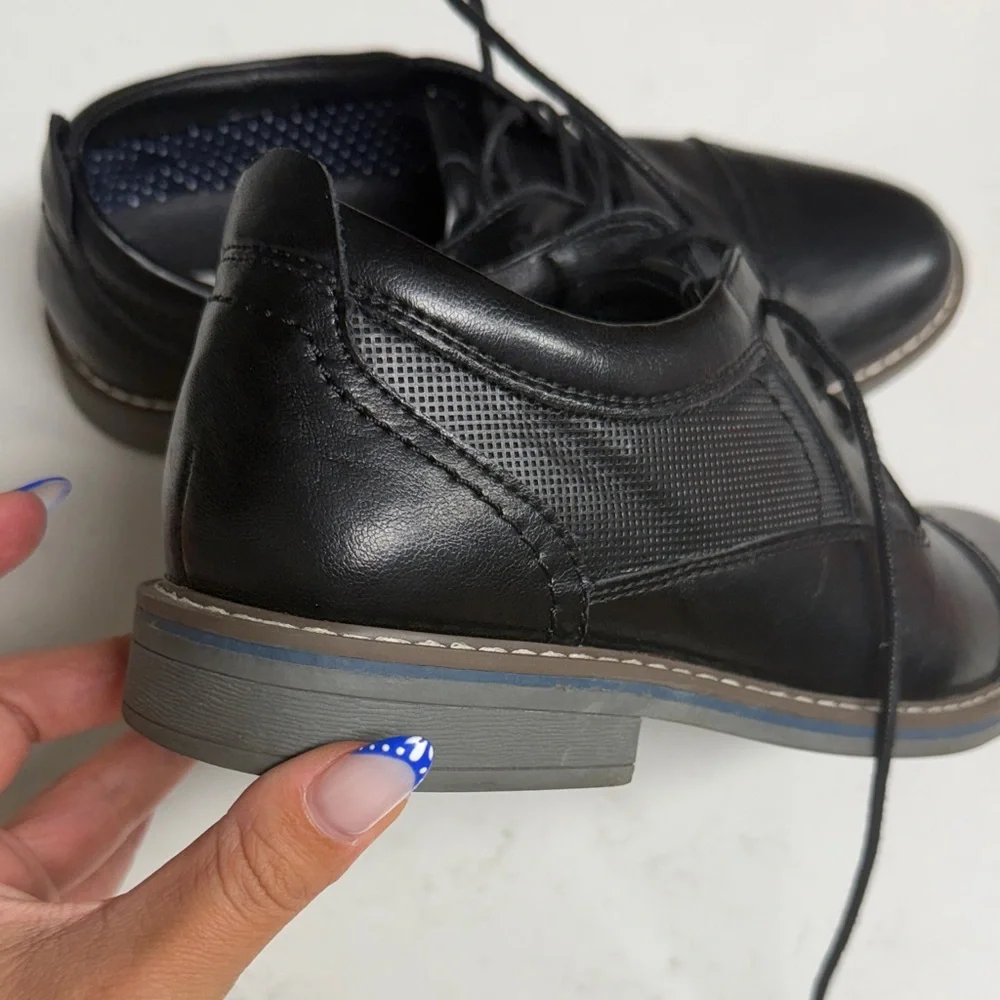 Steve Madden Black Boliverr  Oxford Shoes like NEW size 5 big kids